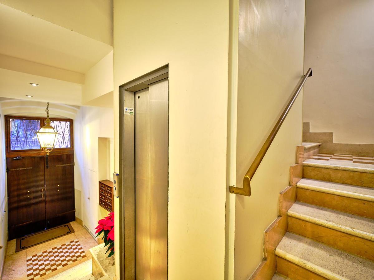 Apartmentsarena - Residenza Degli Scaligeri - Piazza Erbe Verona Exteriör bild
